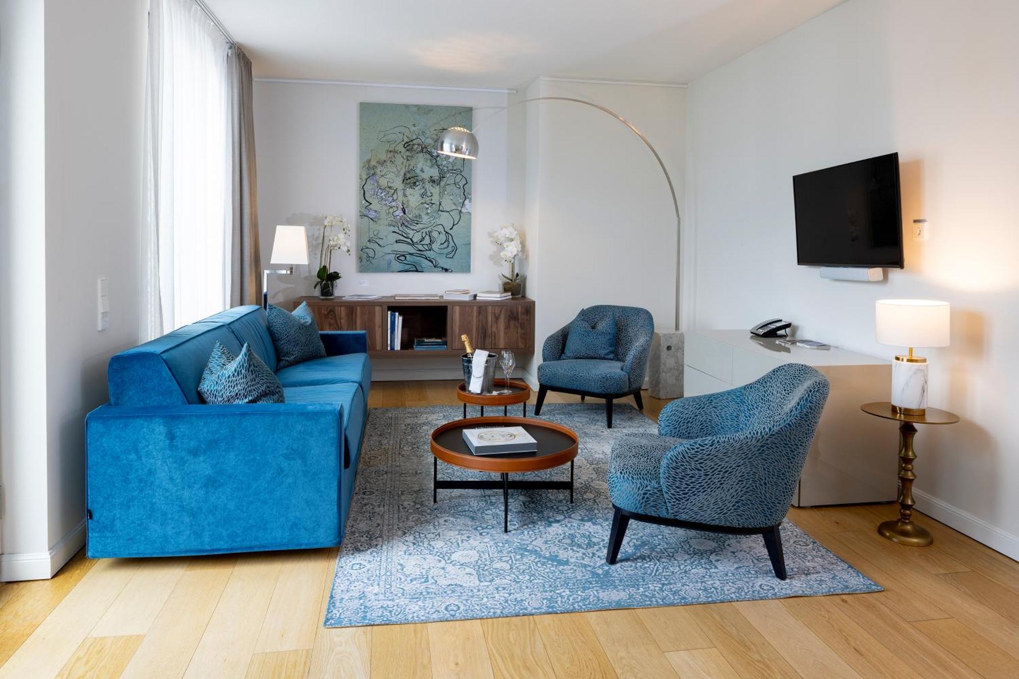 ホテル The Wellem, In The Unbound Collection By Hyatt デュッセルドルフ エクステリア 写真 A living room in a serviced apartment in Berlin, Germany